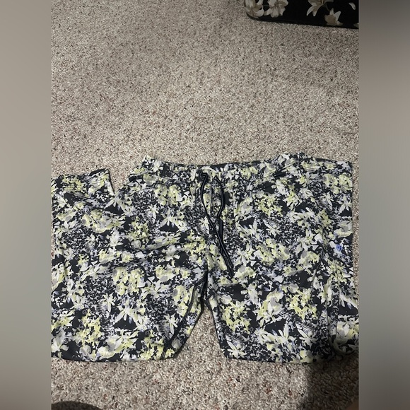 Lululemon Floral Joggers - Picture 3 of 3